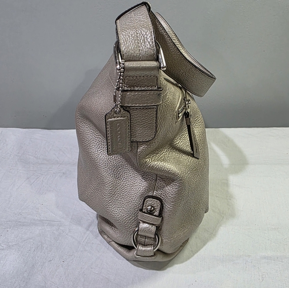 Coach F15064 Metallic Silver Peppled Leather Shoulder Bag w/ Adjustable Strap. - Picture 3 of 16